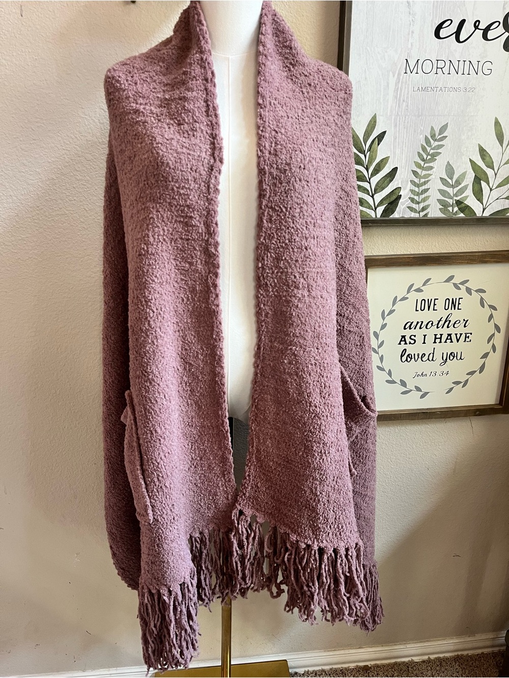✨ NWT Sunday Citizen Plush Scarf / Wrap — NWT ✨